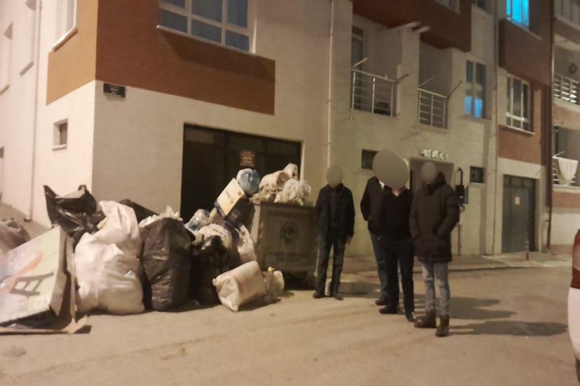 Kazım Kurt’a Tepki! O Mahallede Çöpler Günlerdir Alınmıyor!