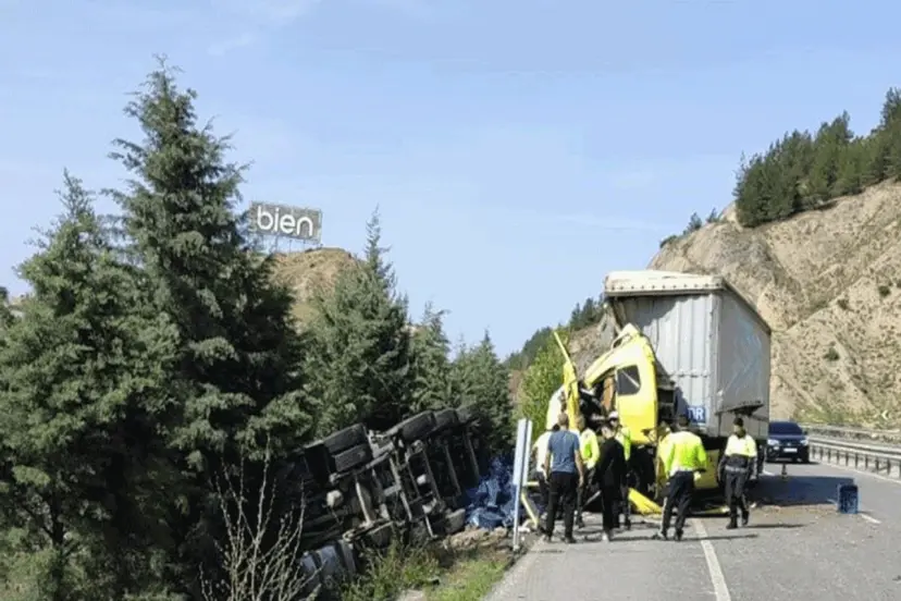 Eskişehir Yolu’nda Feci Kaza: 2 Tır Çarpıştı, 3 Yaralı