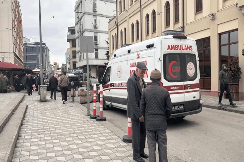 Yolda Yürürken Kalp Krizi Geçiren Adam Hayatını Kaybetti!