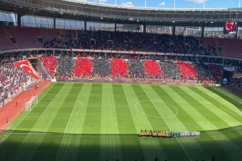 Eskişehirspor Taraftarından Şampiyonluk Maçı İçin Dev Ekran İsteği!