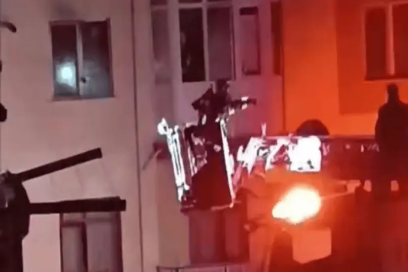 Eskişehir'de mutfakta çıkan yangın paniğe neden oldu! 3 kişi dumandan etkilendi!