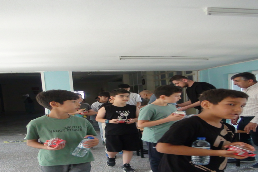 Kur’an Kursu Öğrencilerine Huzur Gönül Dostları’ndan Yaz Sıcağında Tatlı Dokunuş!