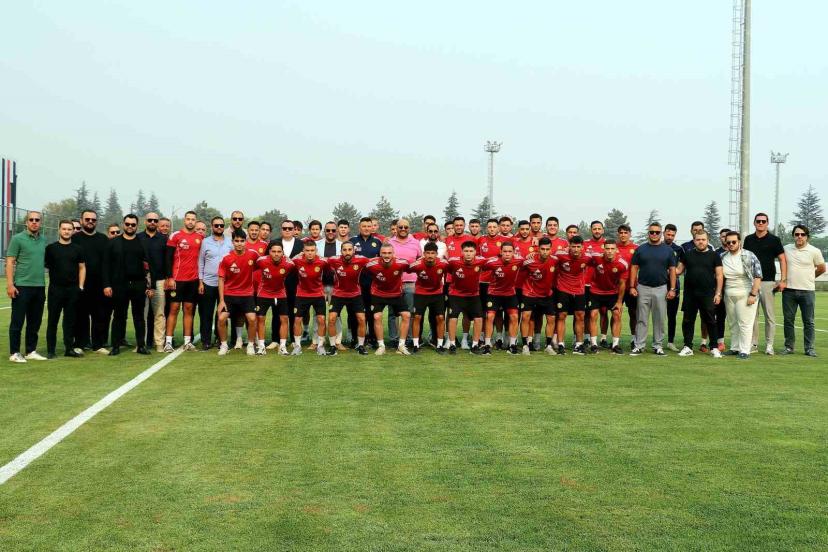 Eskişehirspor Yeni Sezonu Açtı! Şampiyon Kadro Sahaya İndi!