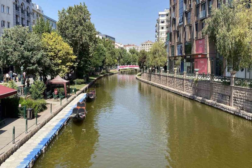 Baraj Kapakları Açılmayınca Porsuk Çayı Yeşile Büründü