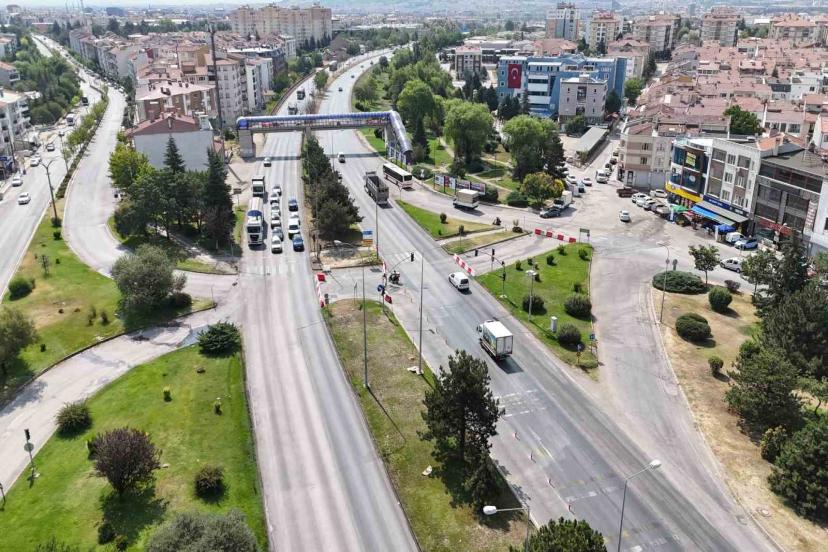 D-200 Karayolunda Yeni Dönem: Eskişehir’de Kavşak Kapatıldı, Duraklar Değişti