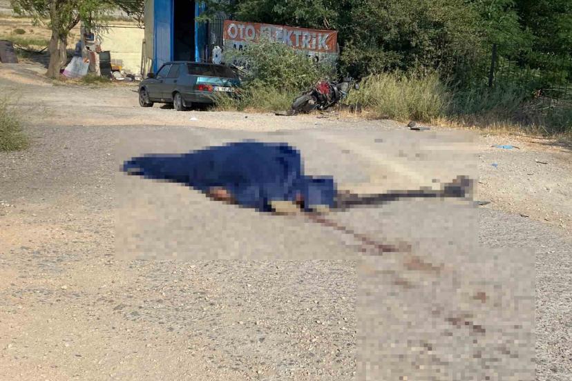 Tofaş ile Motosiklet Çarpıştı: Araç Dükkana Girecekti, Sürücü Olay Yerinde Can Verdi