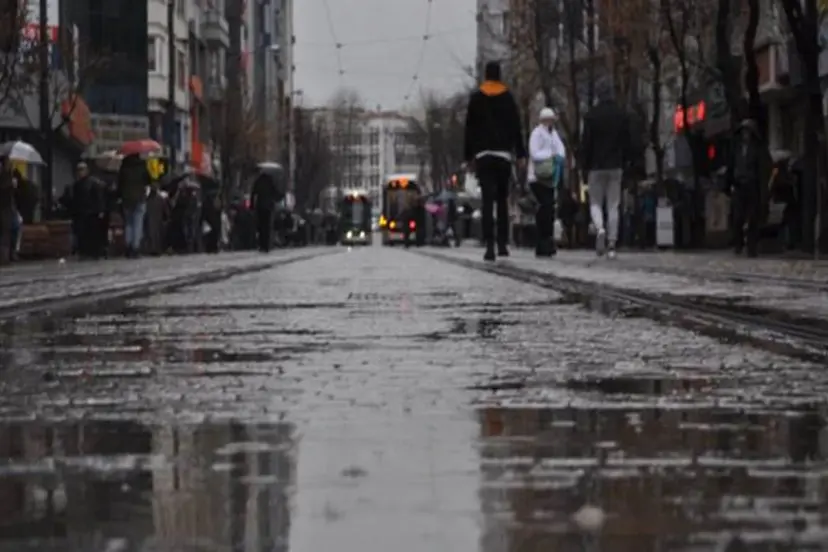Meteoroloji Uyardı: Eskişehir’de Kuvvetli Sağanak ve Rüzgâr Geliyor