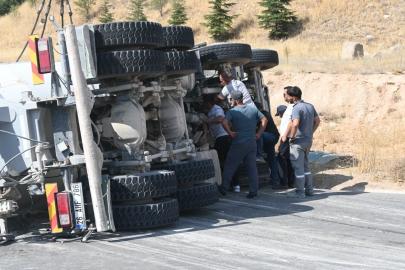 Kontrolden Çıkan Beton Mikseri Trafik Kazasına Yol Açtı