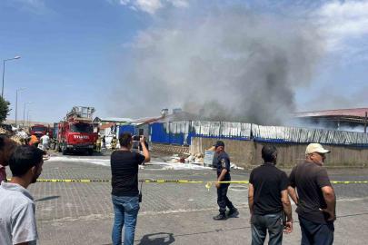 Eskişehir’de Geri Dönüşüm Fabrikasında Yangın: 3 Depoya Sıçradı!