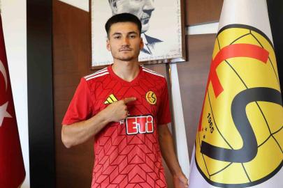 Eskişehirspor, Genç Sağ Bek Emre Koskor’u Kadrosuna Kattı