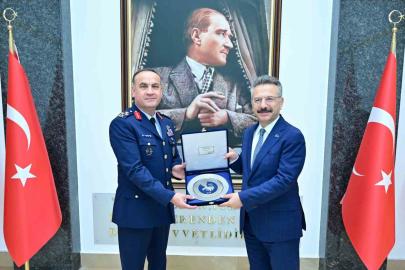 Vali Hüseyin Aksoy, yeni görevine başlayan Komutan Dalkıran’a hayırlı olsun dileklerini iletti!