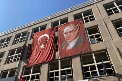 Her yer Türk bayrakları ile süslendi