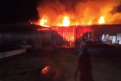 Samanlık Alev Alev: Motosikletli Sürücünün Kahramanlık Anları Kayıtta!