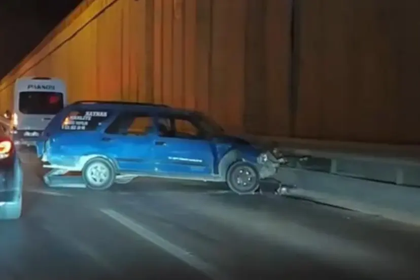 Servis Aracı ve Otomobil Çarpıştı: Trafik Aksadı