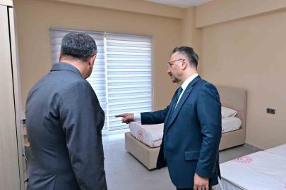 Vali Aksoy, Fethi Yılmaz Sezer Yaşlı Bakım ve Rehabilitasyon Merkezi’ni ziyaret etti