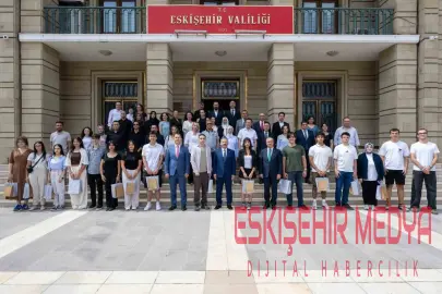 Vali Aksoy, YKS’de Dereceye Giren Eskişehirli Öğrencileri Ağırladı