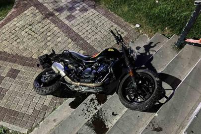 ESKİŞEHİR’DE MOTOSİKLET YAYA GEÇİDİNDE İKİ YAYAYA ÇARPTI!