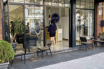 ESKİŞEHİR’DE KADIN HIRSIZ ÇİÇEKLERİ VE DEKORLARI ÇALDI!