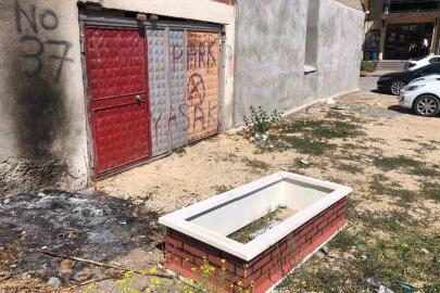 ESKİŞEHİR’DE BOŞ ARAZİDE ŞAŞIRTAN MEZAR!