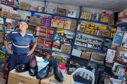 Bu bakkalda herşey tarih