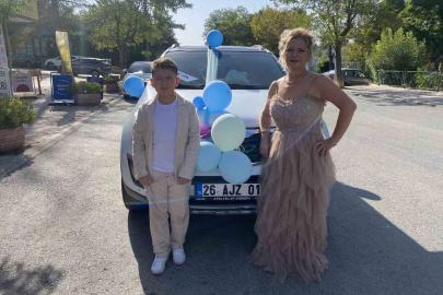 Çalışır durumdaki sünnet aracını farklılık olsun diye çekici ile taşıdılar