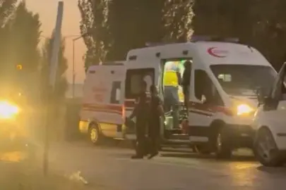 Domates Yüklü Kamyon ile Minibüs Çarpıştı: 20 Yaralı Var!