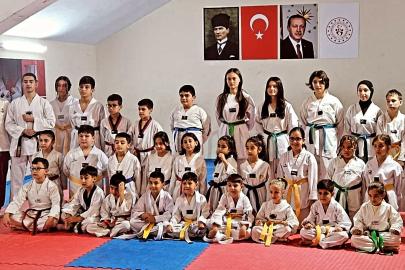 Eskişehir’de 40 taekwondo sporcusu kuşak atladı