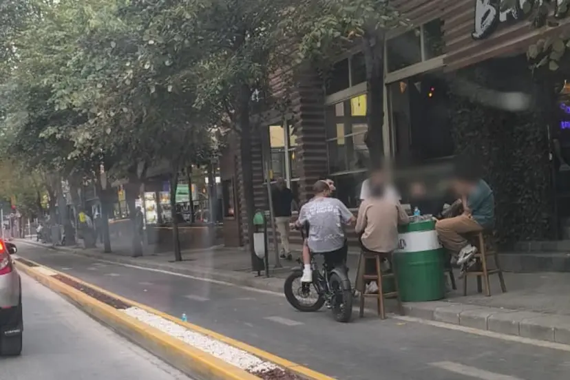 Eskişehir’de bisiklet yoluna tabure engeli!