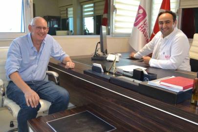 TÜRK HEKİMİNDEN BAŞARILI AMELİYAT! İNGİLİZ PROFESÖR YENİDEN HAYATA TUTUNDU!