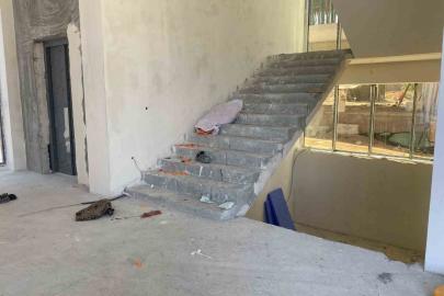 ESKİŞEHİR’DE İNŞAATTA KORKUTAN KAZA: İŞÇİ MERDİVENLERDEN DÜŞTÜ!