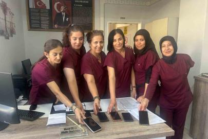 Kamu çalışanları ’Dijitale Bir Gün Mola’ sloganıyla teknolojik cihazları bıraktı