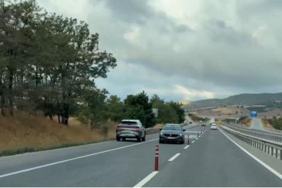 BOZÜYÜK’TE CİP SÜRÜCÜSÜ TERS ŞERİTTE CAN PAHASINA İLERLEDİ!