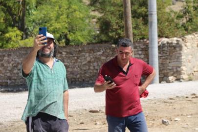 Kent merkezinin yakınındaki kırsal mahallede telefon ve internet çekmiyor