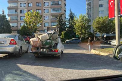 BAGAJDAN TAŞAN İNŞAAT MALZEMELERİYLE TRAFİKTE TEHLİKE!