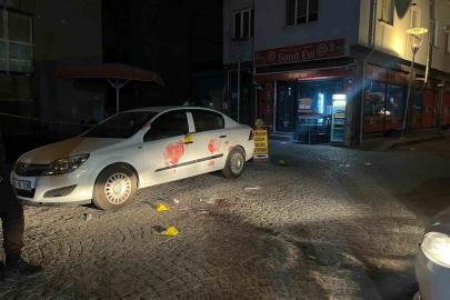 "Yan baktın" diyerek kuryeyi bıçaklayıp kaçtılar