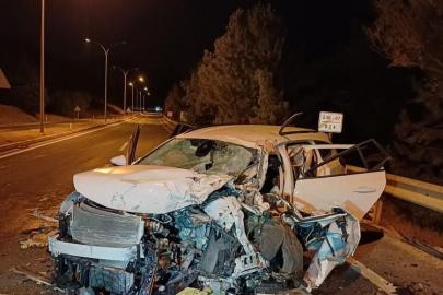 Yolcu otobüsüyle otomobil kafa kafaya çarpıştı: 1 ağır yaralı