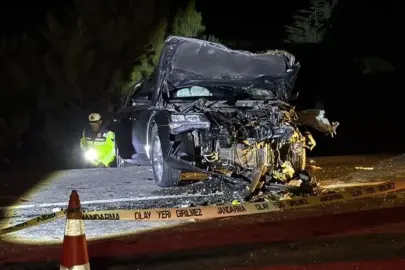 AK PARTİ KONVOYUNDA KAHREDEN KAZA! 1 ÖLÜ, 4 YARALI!