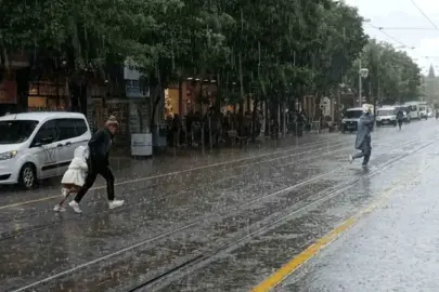 METEOROLOJİ UYARDI! ESKİŞEHİR VE ÇEVRESİNDE GÖK GÜRÜLTÜLÜ SAĞANAK!