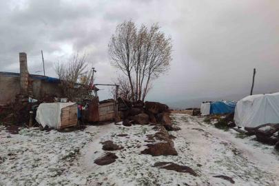 Afyonkarahisar’ın 1300 rakımlı yaylasına mevsimin ilk karı düştü