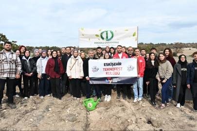 Anadolu Üniversitesi’nden Örnek Çevre Duyarlılığı: 200 Fidan Toprakla Buluştu