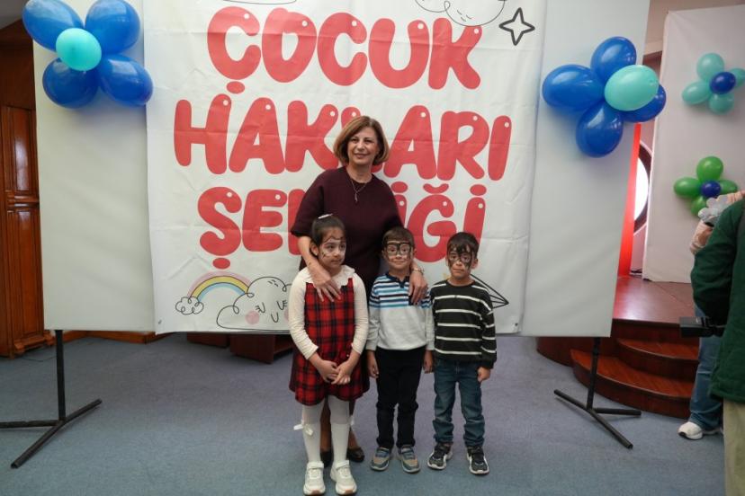 Başkan Ünlüce, Çocuk Hakları Şenliğinde Miniklerle Buluştu