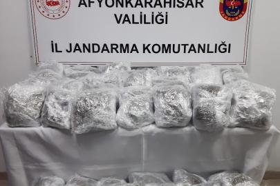 Bavulların içerisinden yaklaşık 17 kilogram uyuşturucu çıktı
