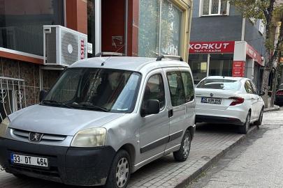 Bilecik’te kaldırımdaki araçlar yayaları çileden çıkarıyor