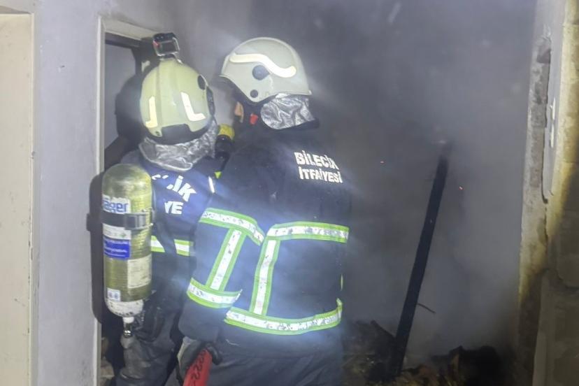 Bilecik’te metruk bina yangın