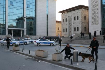 CEZAEVİ TUTUKLUSU ADLİYE BİNASINDAN KAÇTI!