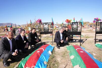 DESTİCİ, KARABAĞ ŞEHİTLİĞİNİ ZİYARET ETTİ: “BİZ TEK MİLLETİZ”