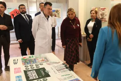 ESOGÜ’de Bağımlılık Temalı Karikatür Sergisi Açıldı