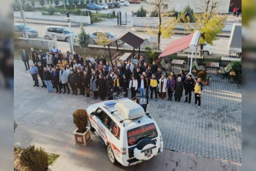 Görev Başında Ata’ya Saygı: Ambulans Personelinden Anlamlı Anma