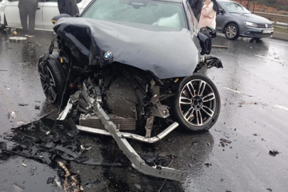 Karşı Şeride Geçen Araç Aileyi Yok Etti: Anne ve Oğlu Öldü