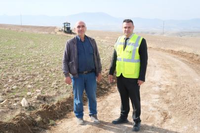 Sivrihisar’da Tarla Yollarında Düzenleme Çalışmaları Devam Ediyor